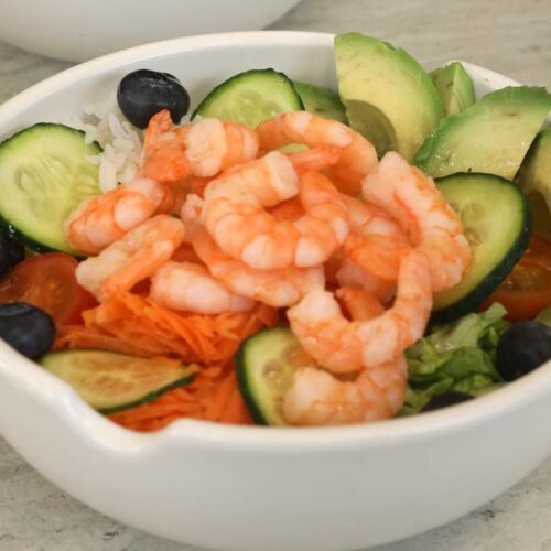 Sushi bol con langostinos